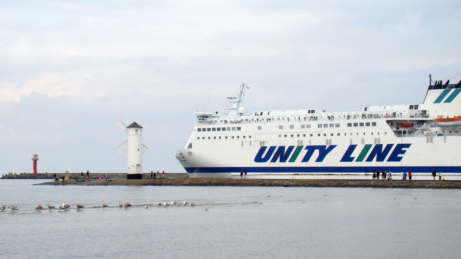 Sony Cyber-shot DSC-H50 sample photo. Ship, liner, windmill photography