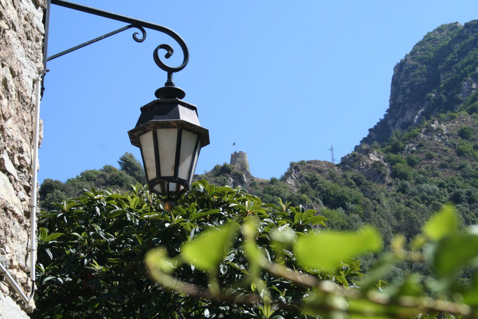 Canon EOS 350D (EOS Digital Rebel XT / EOS Kiss Digital N) sample photo. Floor lamp, mountain, citadel photography