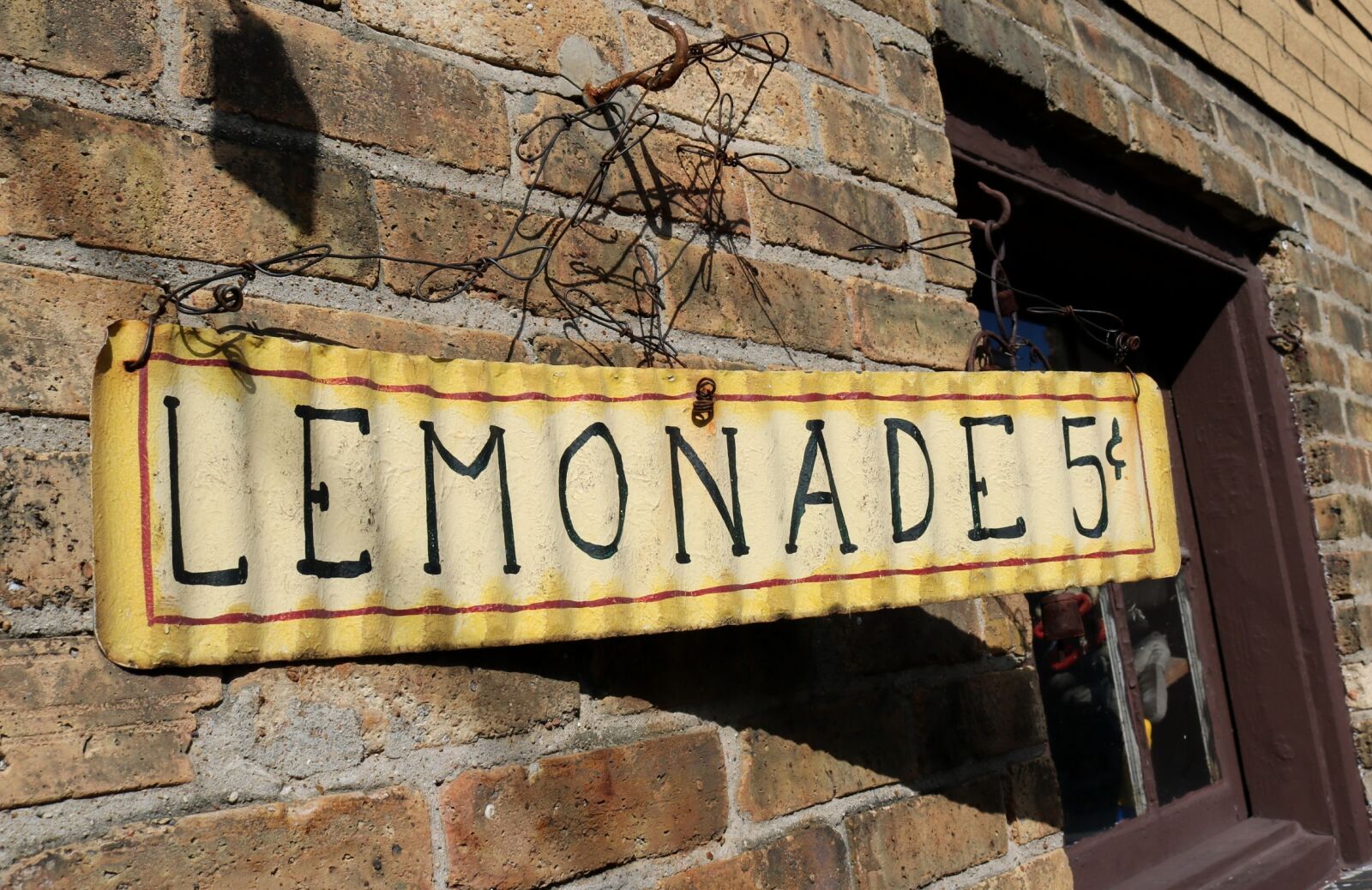 Canon EOS 750D (EOS Rebel T6i / EOS Kiss X8i) sample photo. Signs, lemonade, brick photography