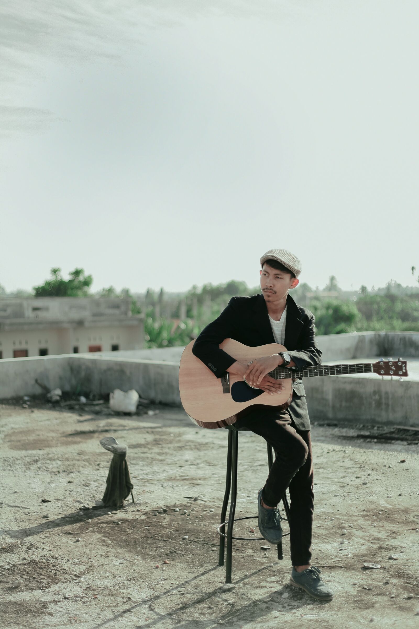 Canon EF 50mm F1.8 II sample photo. Style, guitar, hat photography