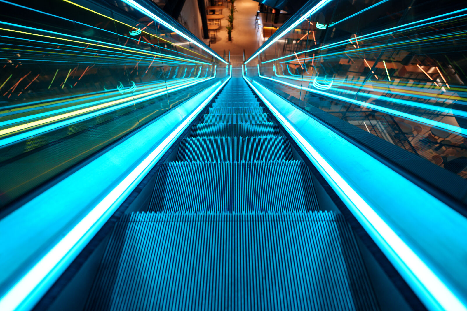 Sigma 14mm F1.4 DG DN sample photo. Vanishing point descent photography