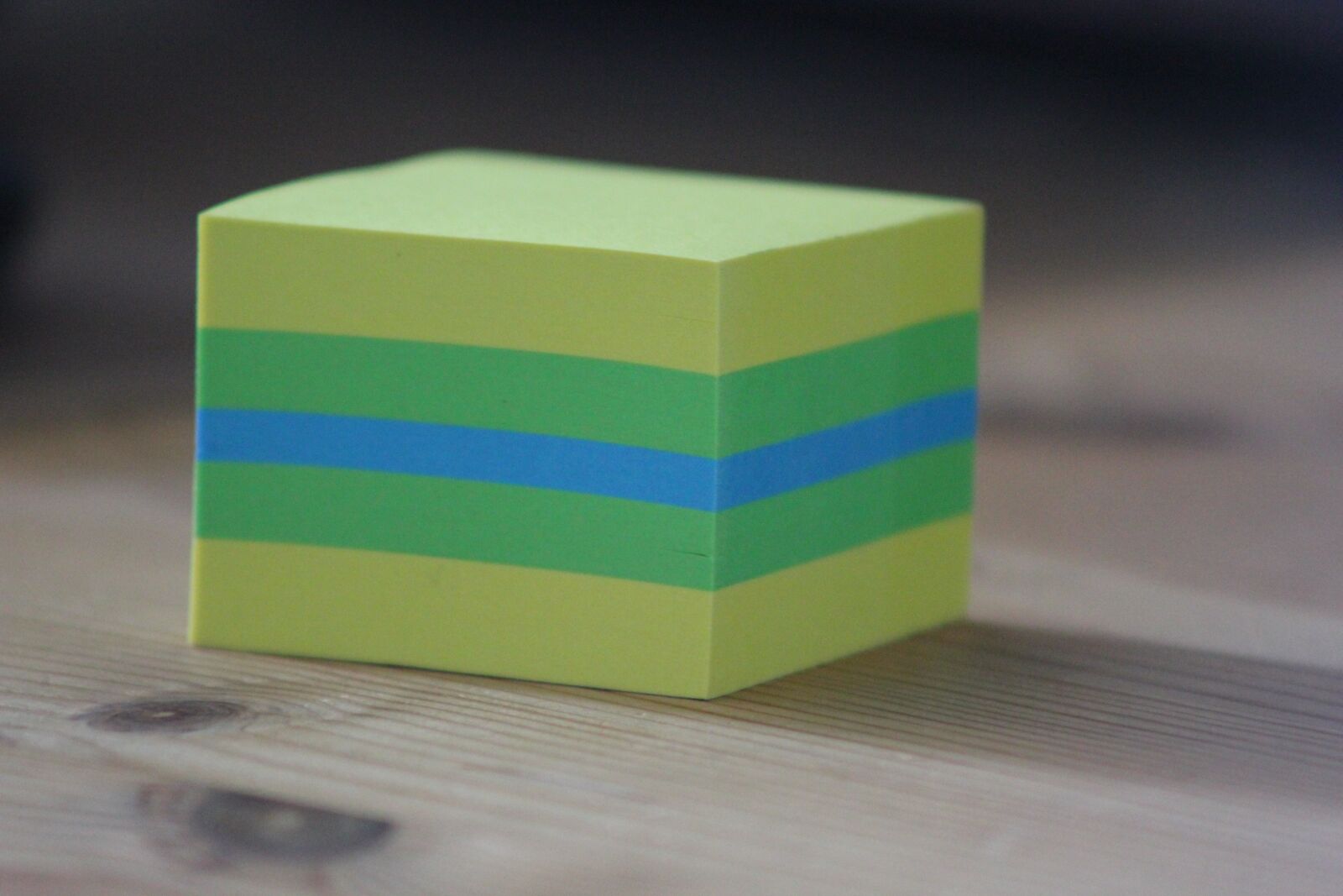 Canon EOS 550D (EOS Rebel T2i / EOS Kiss X4) sample photo. Post it, block, office photography