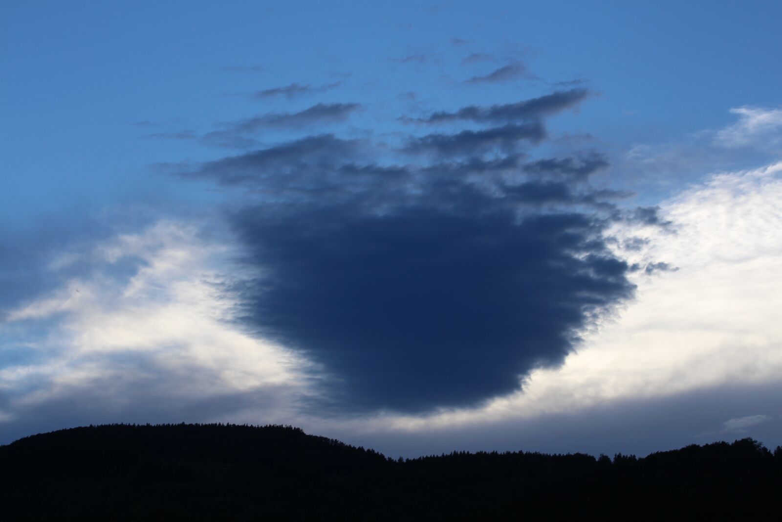 Canon EOS 700D (EOS Rebel T5i / EOS Kiss X7i) sample photo. Heaven, heart, clouds photography