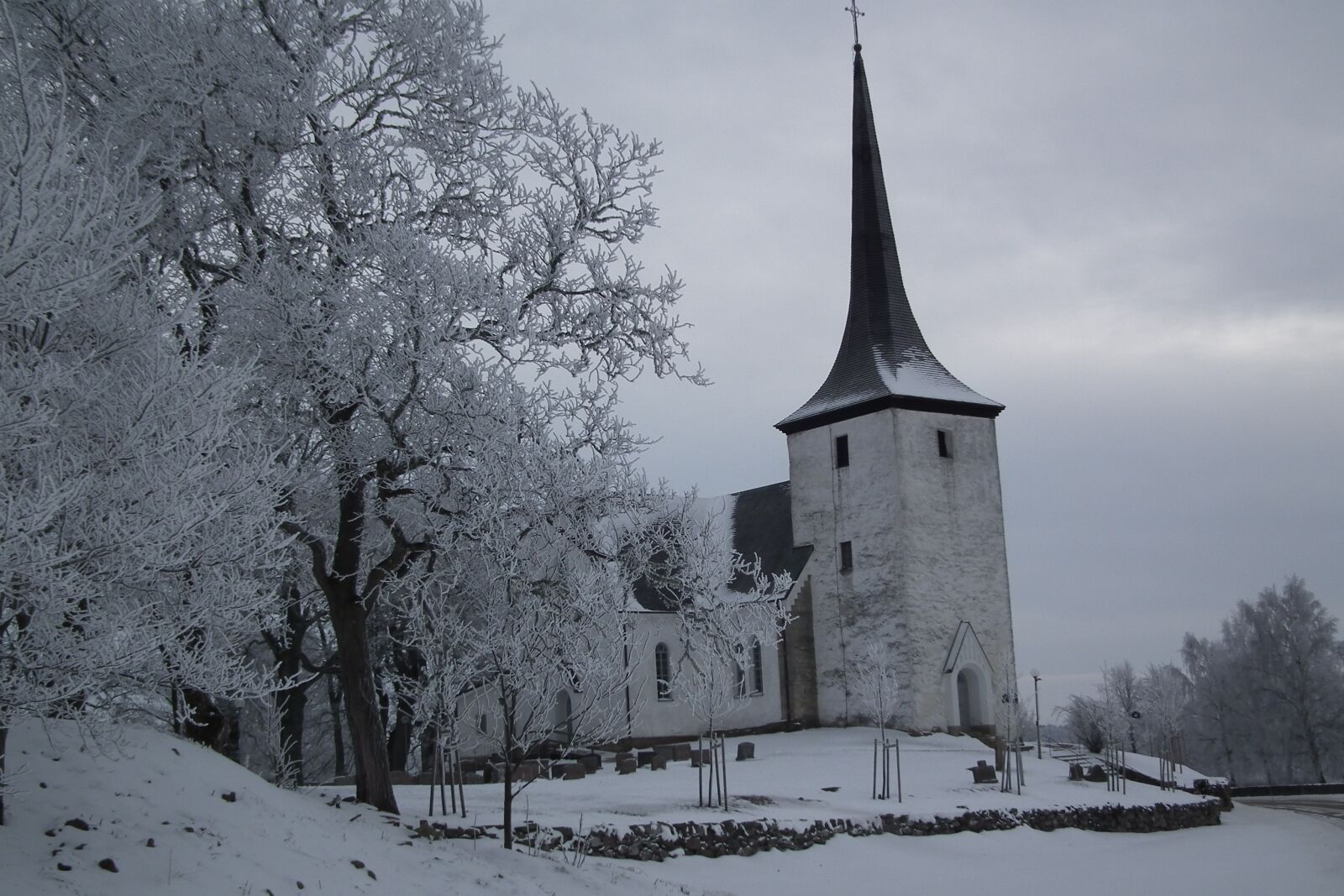 FujiFilm FinePix HS10 (FinePix HS11) sample photo. Church, winter, snow photography