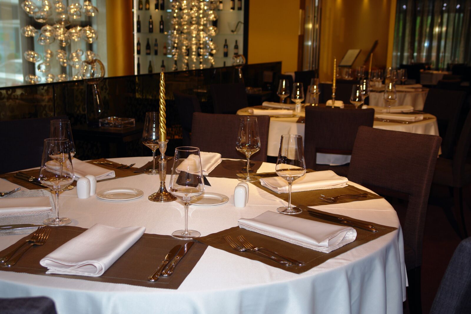Sony DSC-R1 sample photo. Restaurant, table, dinner photography