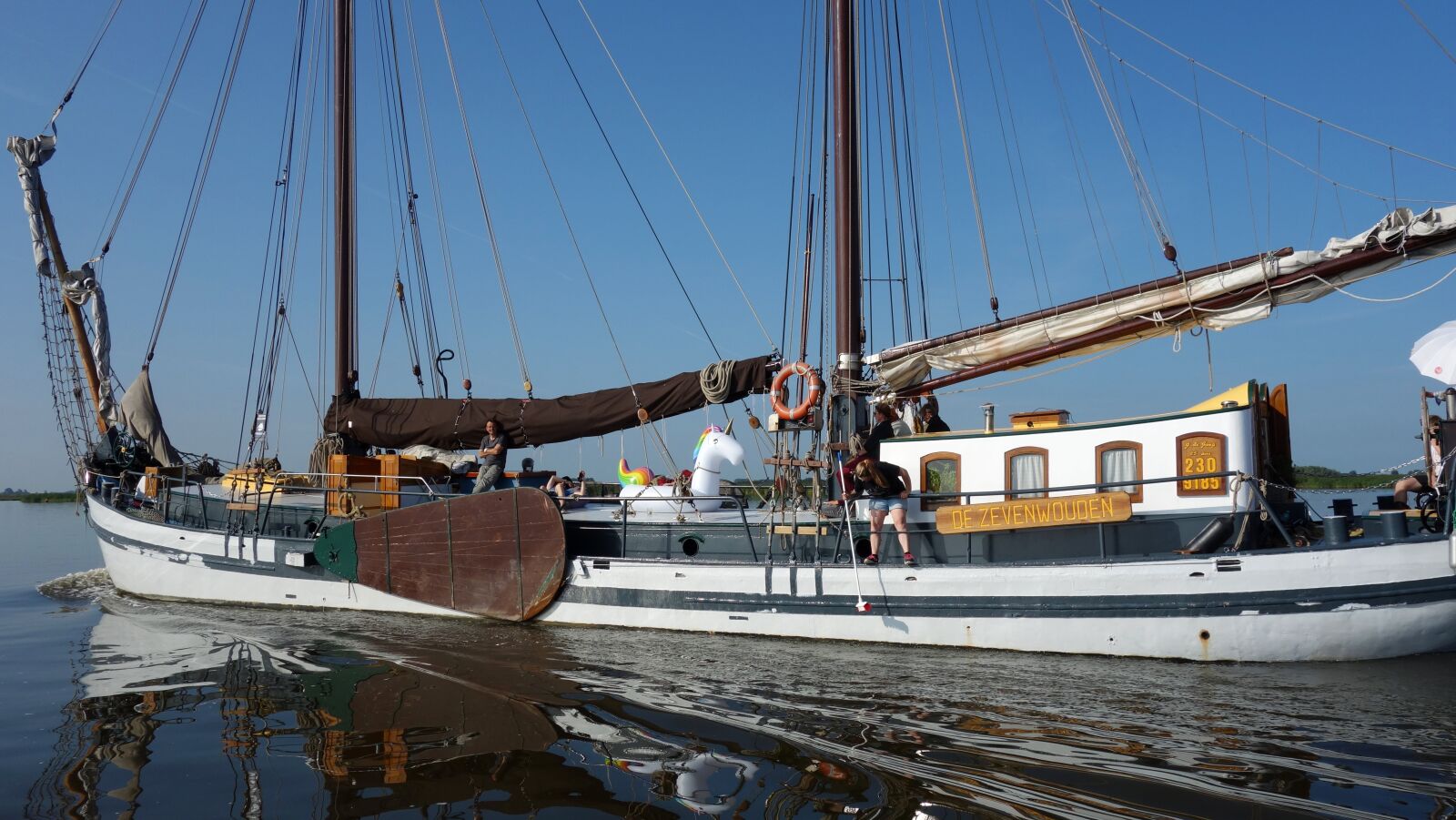 Sony Cyber-shot DSC-RX100 sample photo. Flat bottom, boat, sailing photography