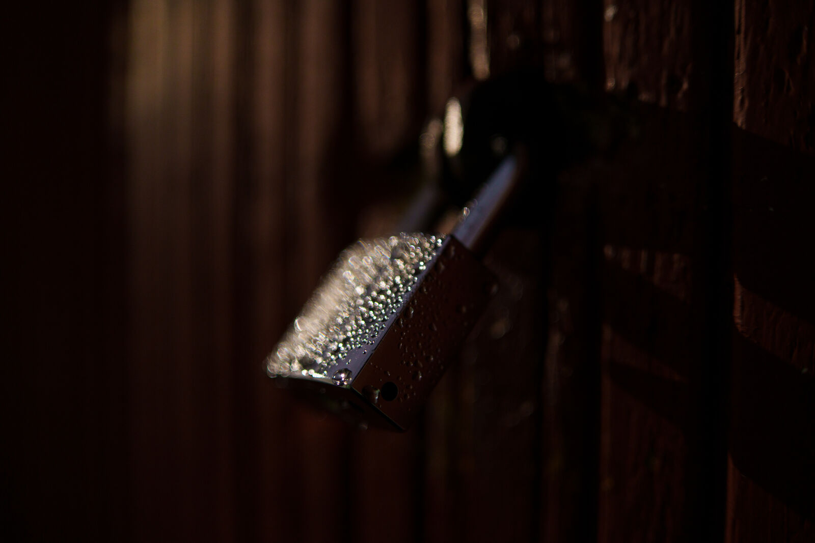 Samyang AF 35mm F1.4 P sample photo. Padlock droplets photography