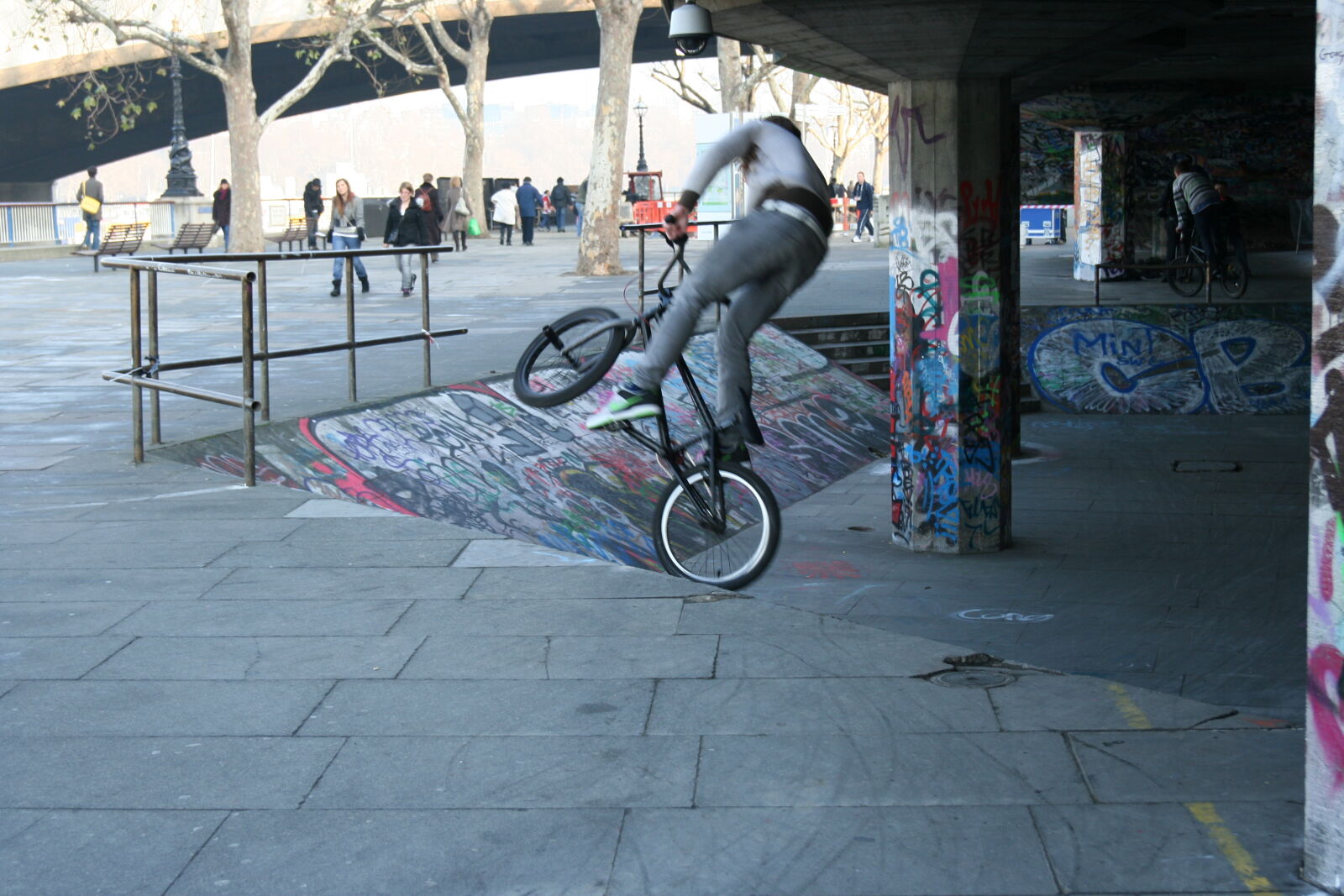 Canon EOS 350D (EOS Digital Rebel XT / EOS Kiss Digital N) sample photo. Bicycle, bmx, entertainment, excercise photography