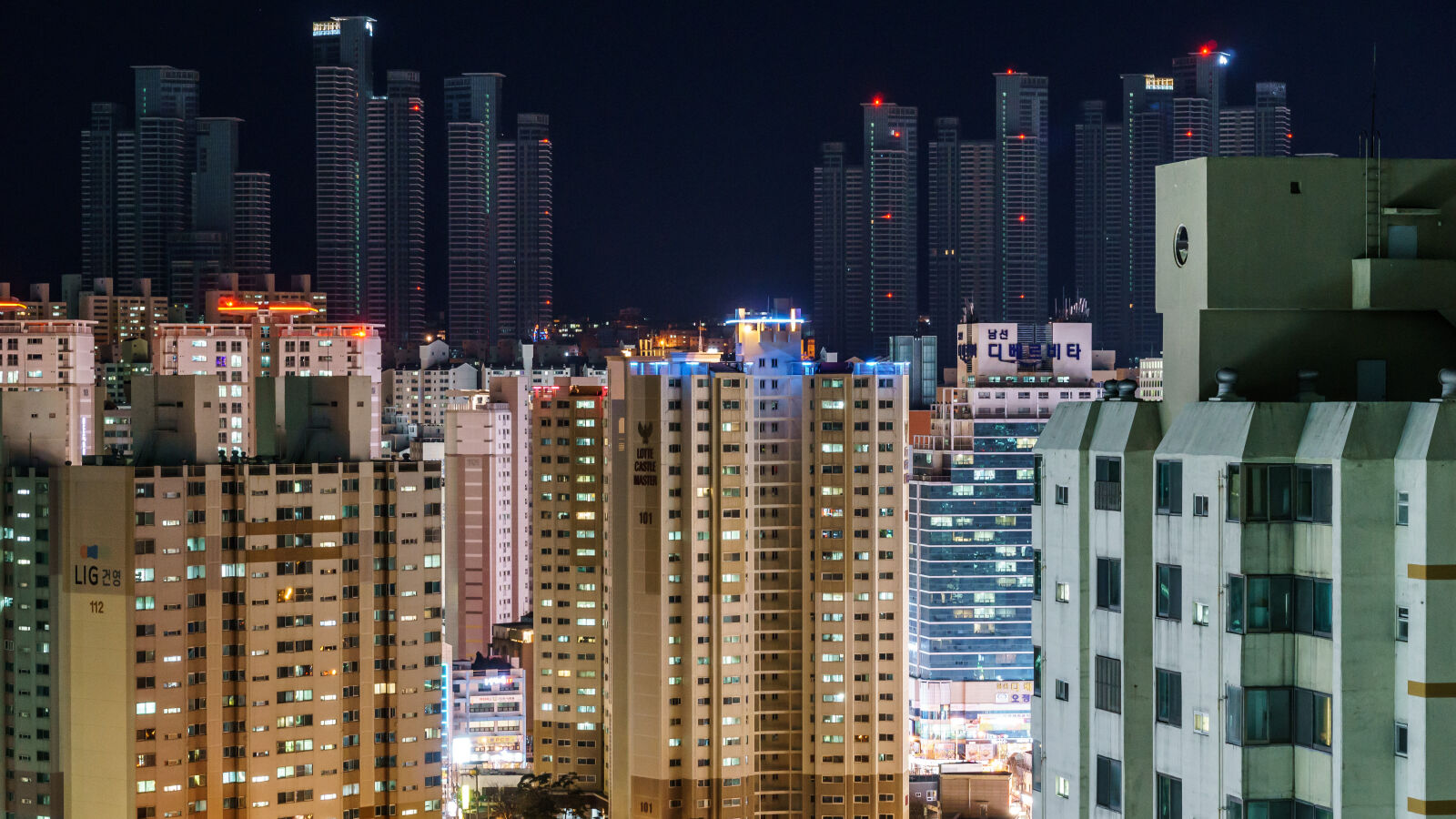 Sony a6000 + E 60mm F2.8 sample photo. City, houses, buildings, night photography