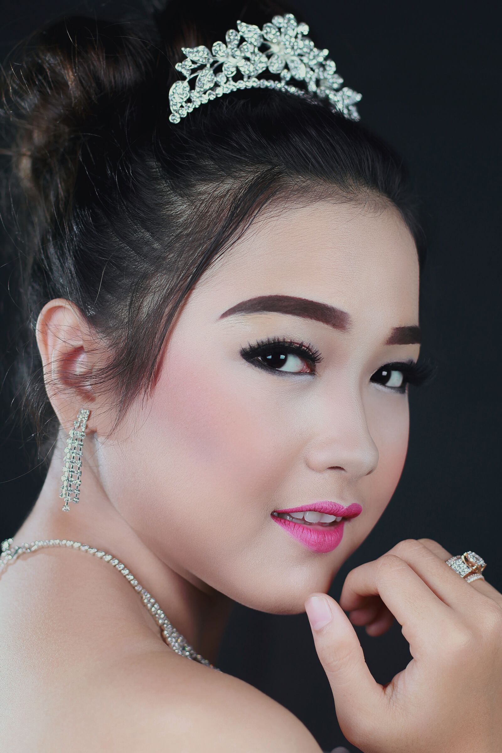 Canon EOS 5D Mark II sample photo. Blushing, women, model photography