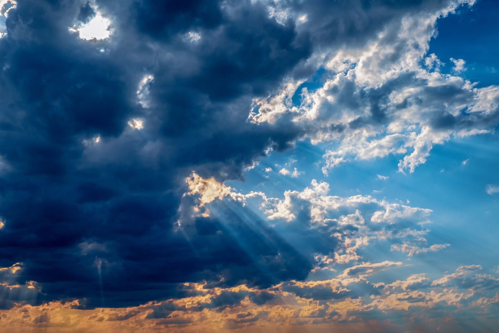 Fujifilm X-T10 + Fujifilm XF 35mm F1.4 R sample photo. Sky, clouds, sunlight photography