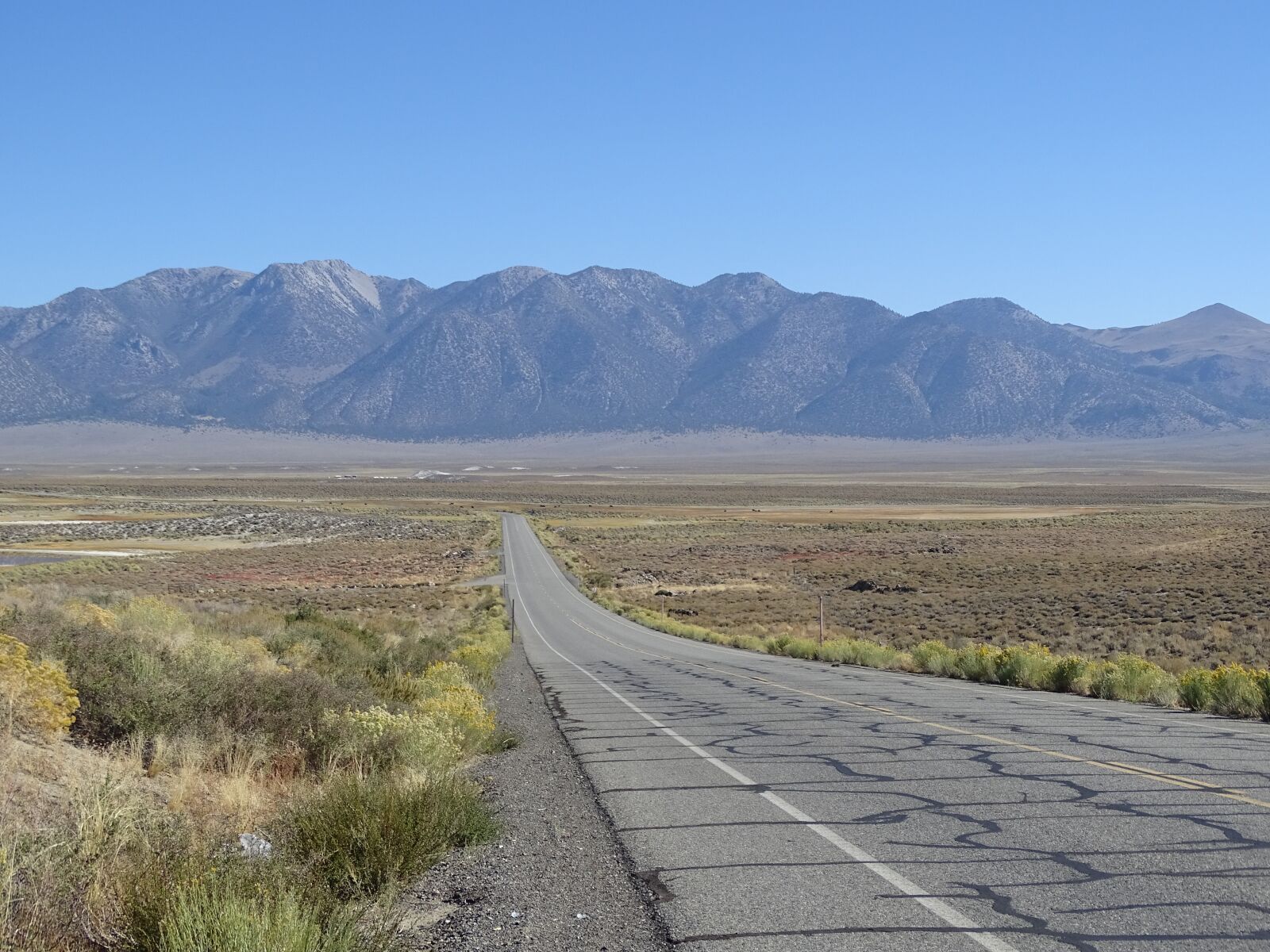 Sony Cyber-shot DSC-HX400V sample photo. Road, desert, loneliness photography