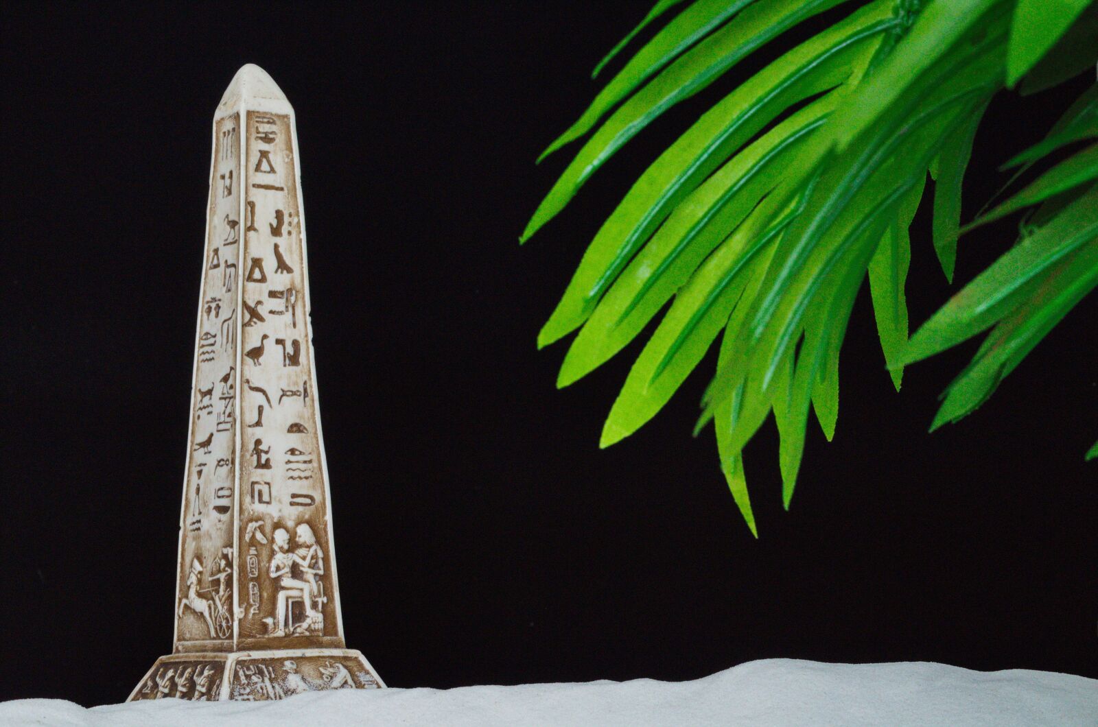 Pentax K-50 sample photo. Obelisk, palm, egypt photography