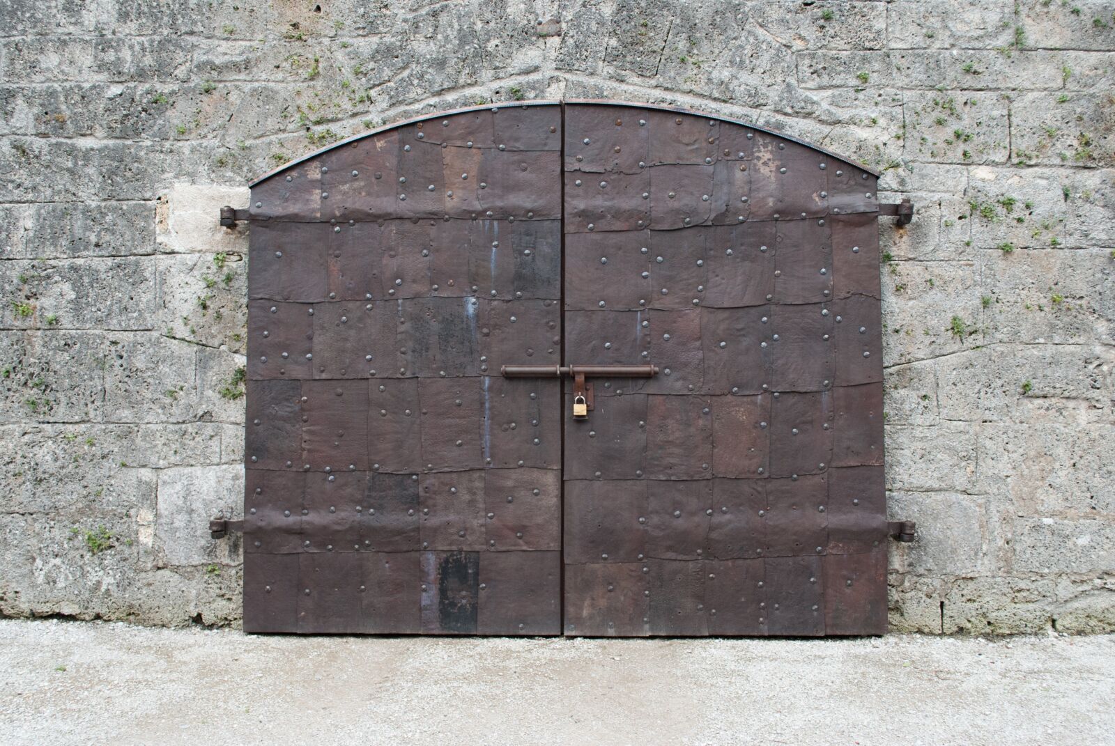 Nikon D60 sample photo. Iron door, door, goal photography