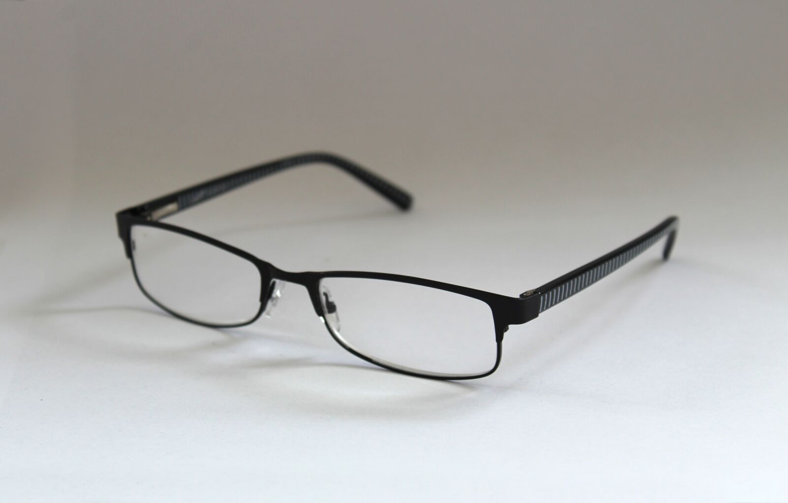 Canon EOS 1300D (EOS Rebel T6 / EOS Kiss X80) sample photo. Glasses, glass, see photography