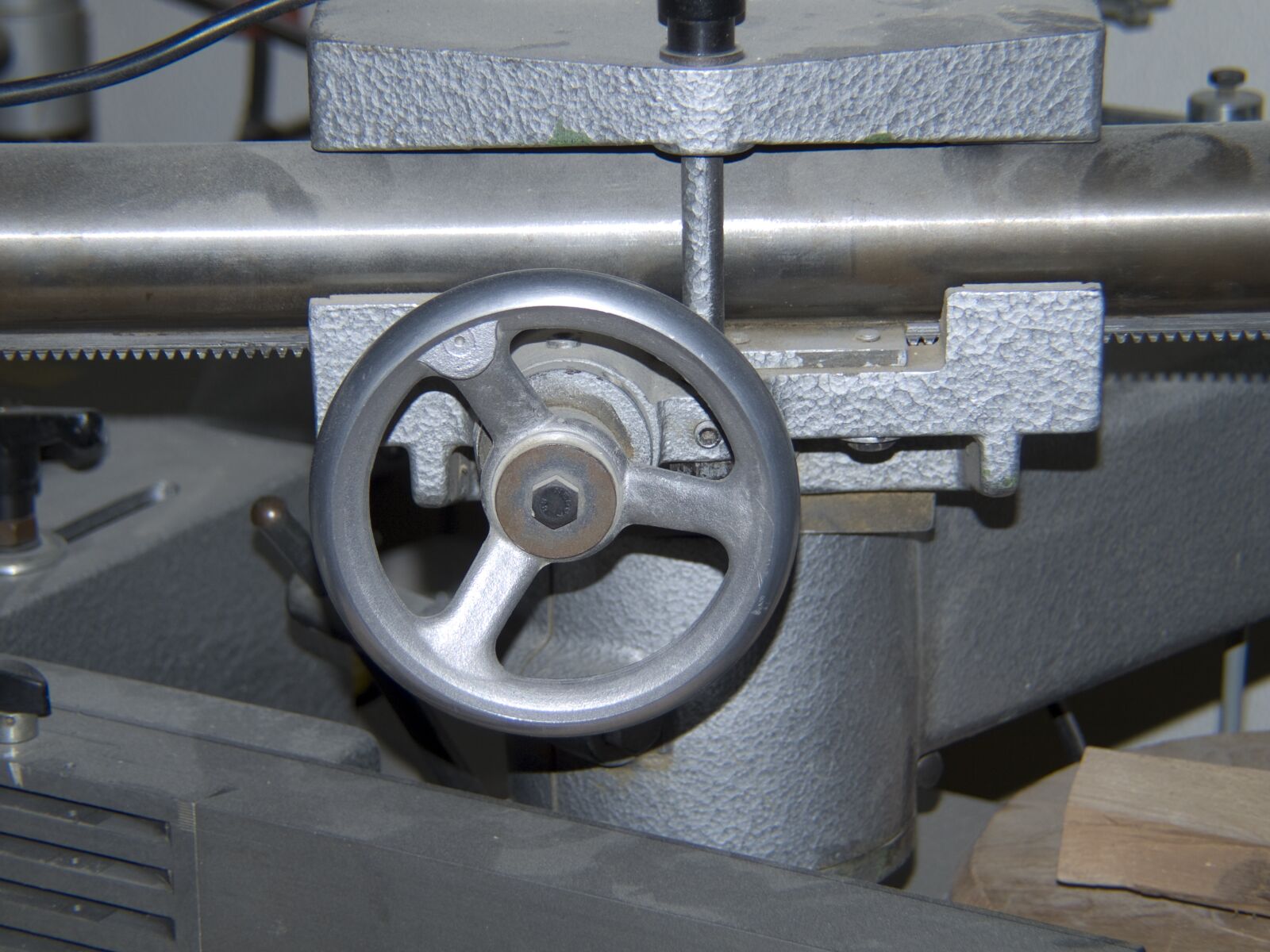 Olympus E-420 (EVOLT E-420) sample photo. Adjusting wheel, tube, capping photography