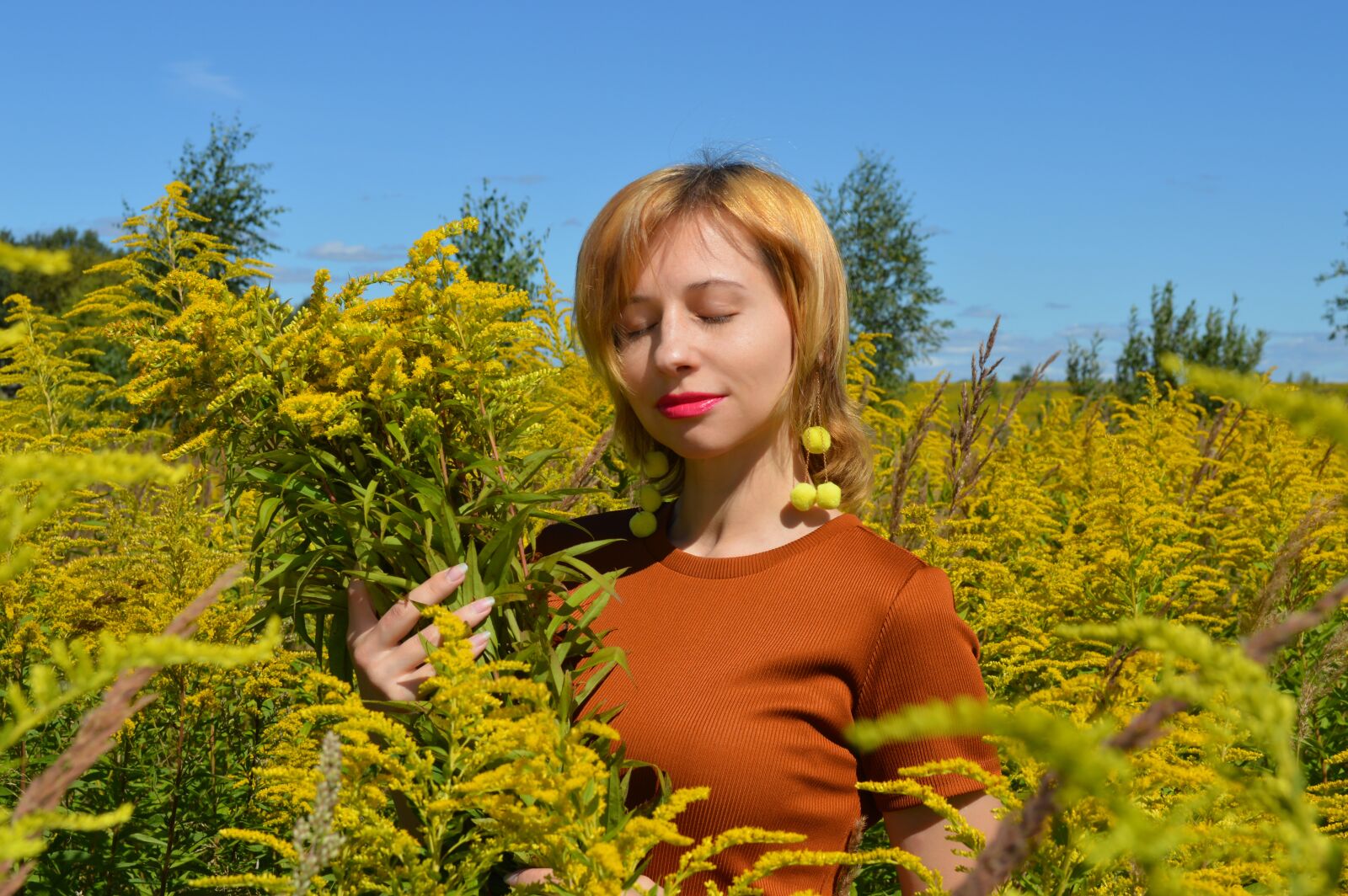 Nikon D3200 sample photo. Woman, flowers, field photography