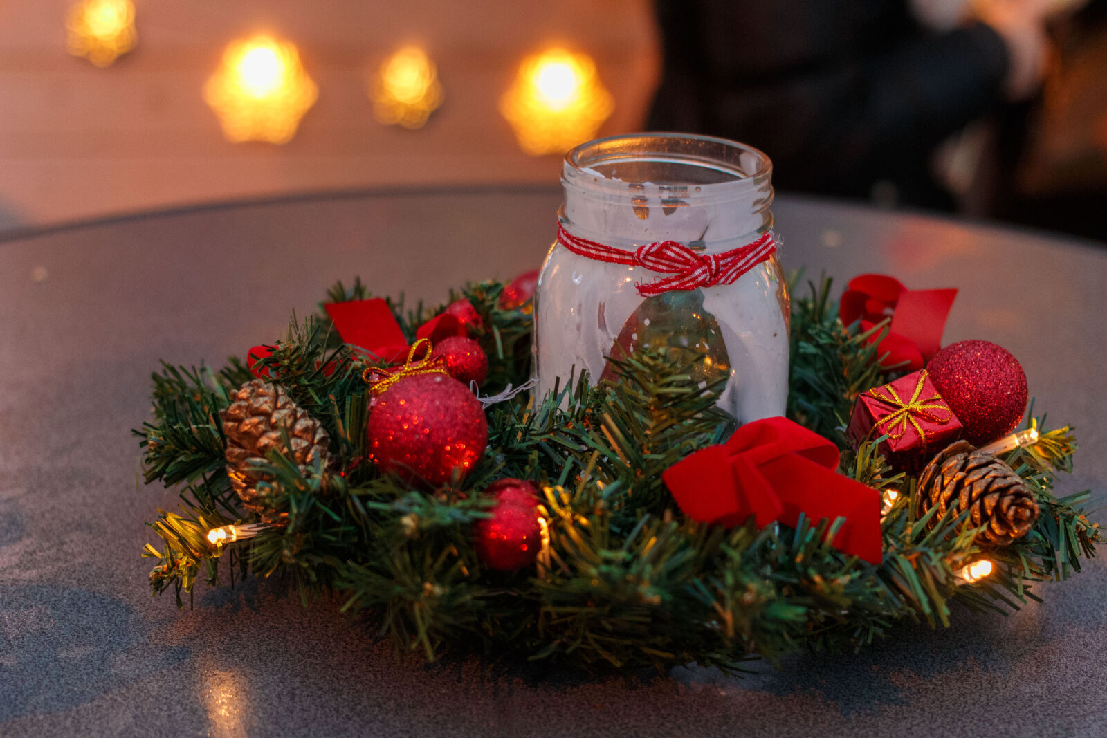 Canon EOS 700D (EOS Rebel T5i / EOS Kiss X7i) + Canon EF 40mm F2.8 STM sample photo. Candle, christmas, christmas, decor photography