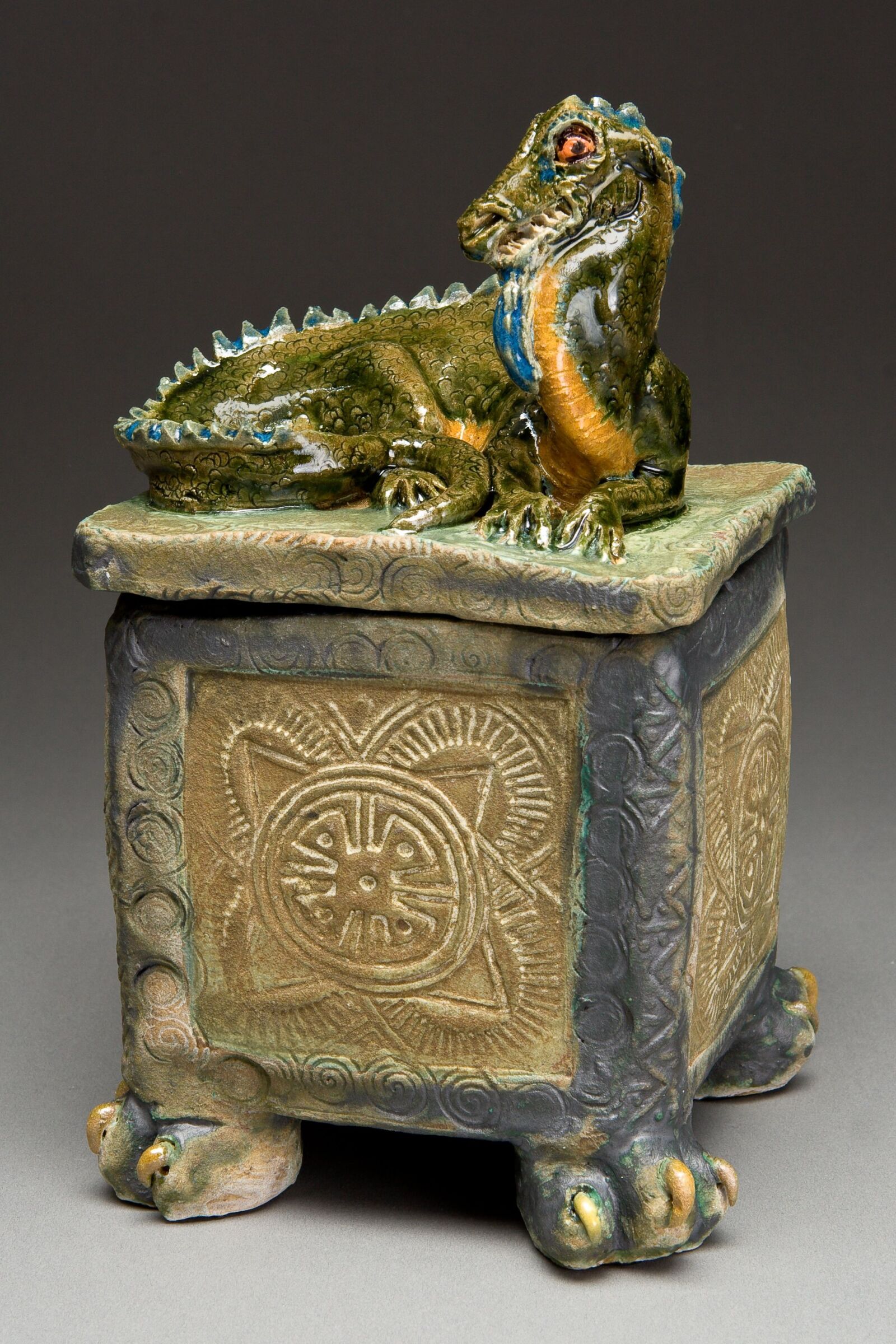 Canon EOS 20D sample photo. Dragon, ceramic, sculpture photography