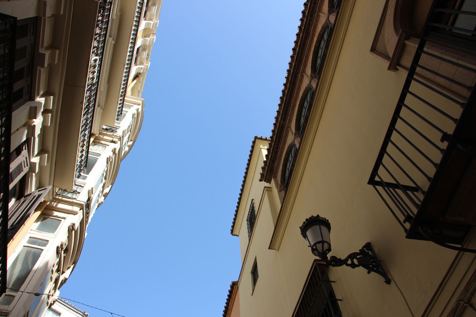 Canon EOS 700D (EOS Rebel T5i / EOS Kiss X7i) sample photo. Sky, home, roof photography