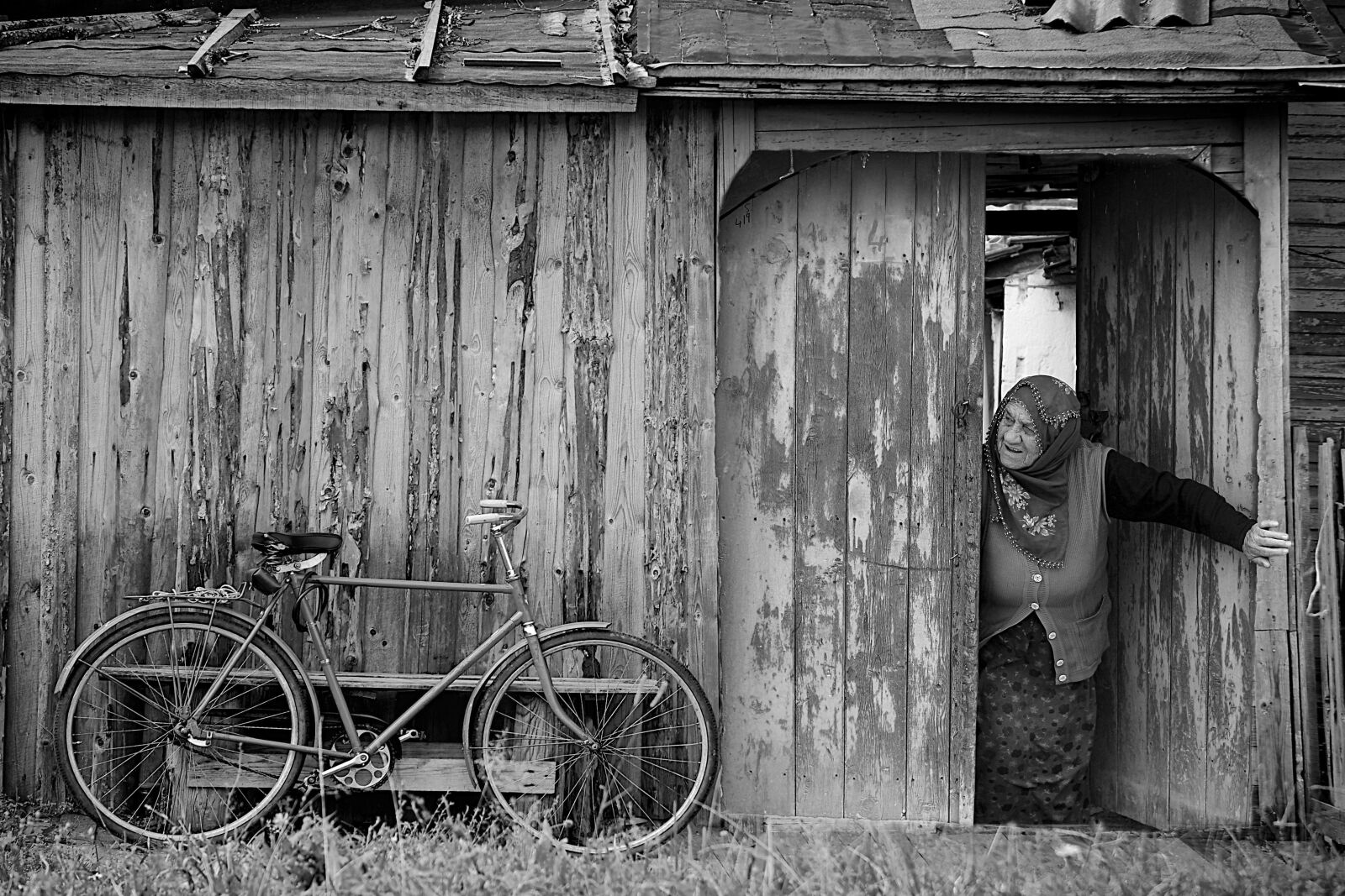 Canon EOS 6D sample photo. Old, barn, bike photography
