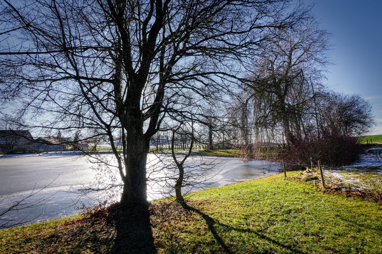 Panasonic Lumix DMC-GX8 sample photo. Lake, winter, ice photography