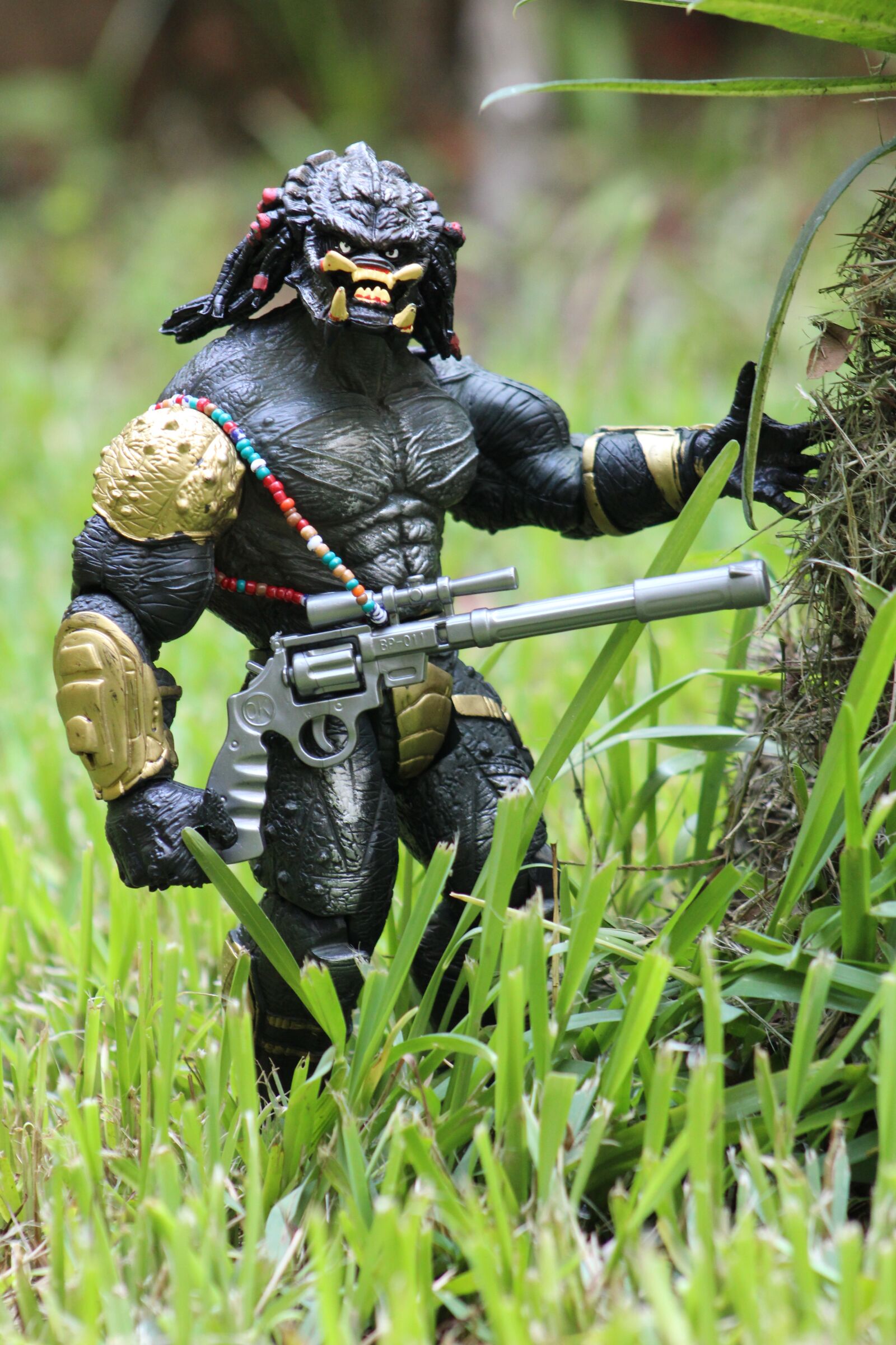 Canon EOS 1300D (EOS Rebel T6 / EOS Kiss X80) sample photo. Predator, weapon, toy photography