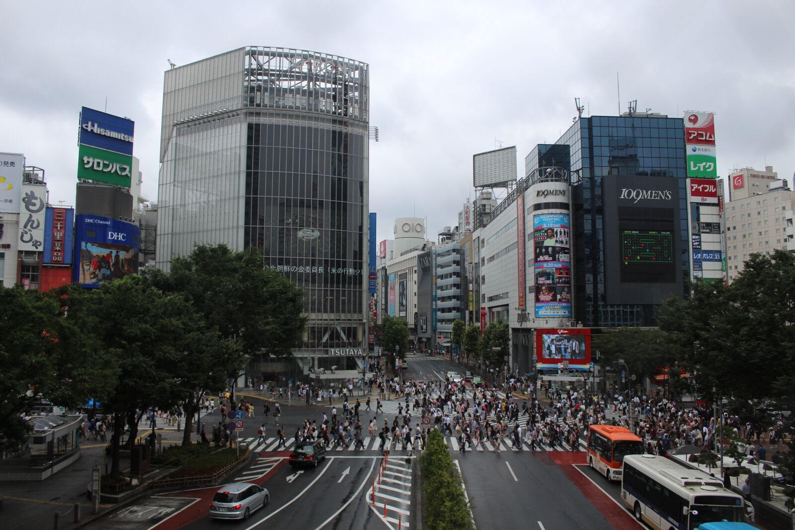 Canon EOS 1300D (EOS Rebel T6 / EOS Kiss X80) sample photo. Shibuya, tokyo, crossroads photography