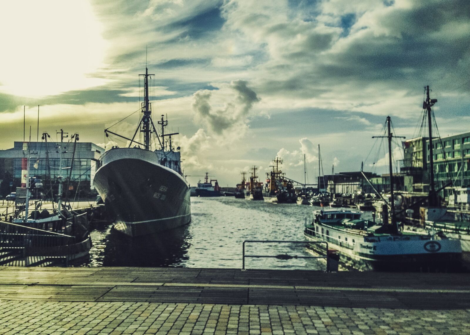 iPhone 5c back camera 4.12mm f/2.4 sample photo. Boats, port, ships photography