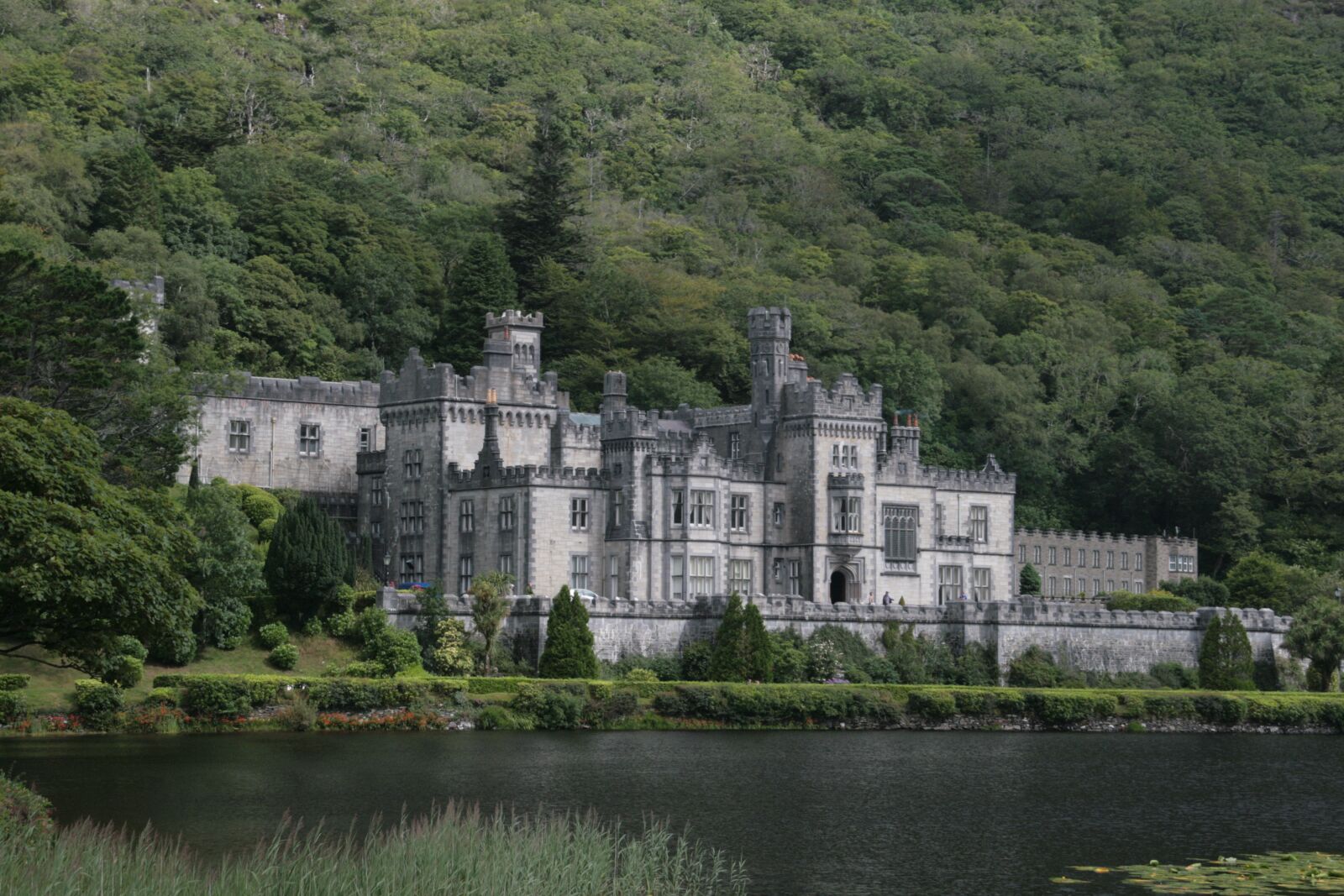 Canon EOS 400D (EOS Digital Rebel XTi / EOS Kiss Digital X) sample photo. Castle, kylemore abbey, ireland photography