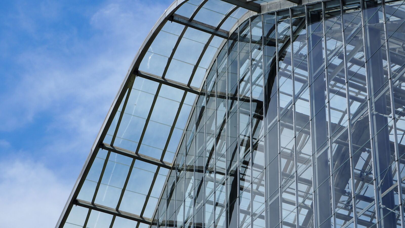 Olympus OM-D E-M10 II sample photo. Greenhouse, modern, architecture photography