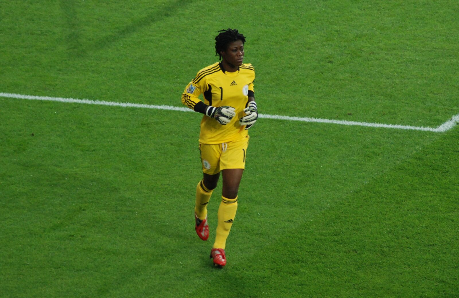 Nikon D80 sample photo. Woman, football, sport photography