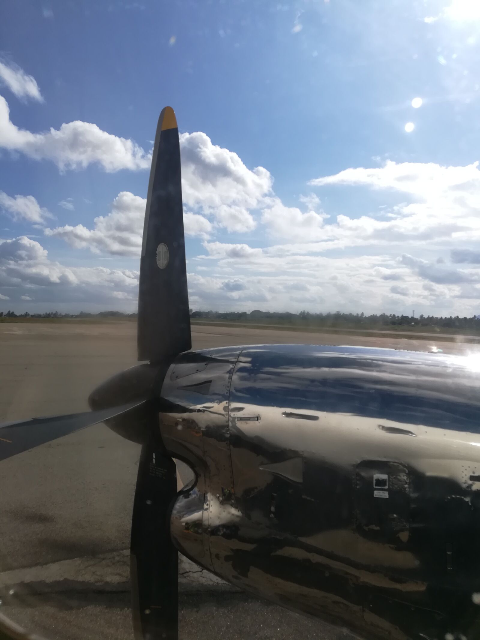 HUAWEI honor 6x sample photo. Airplane, propeller, reflection photography