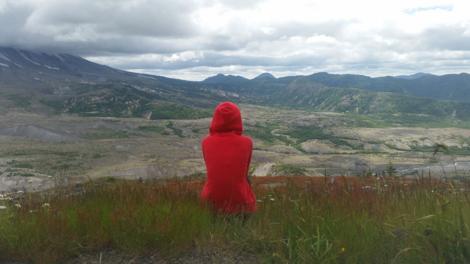 Samsung Galaxy S5 sample photo. Girl, mountain, grass photography