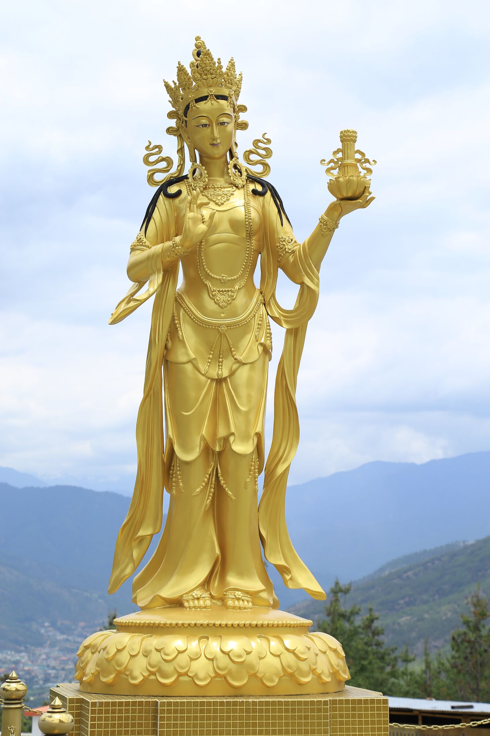 Canon EOS 6D + Canon EF 24-105mm F4L IS USM sample photo. Gold, statue, goddess photography