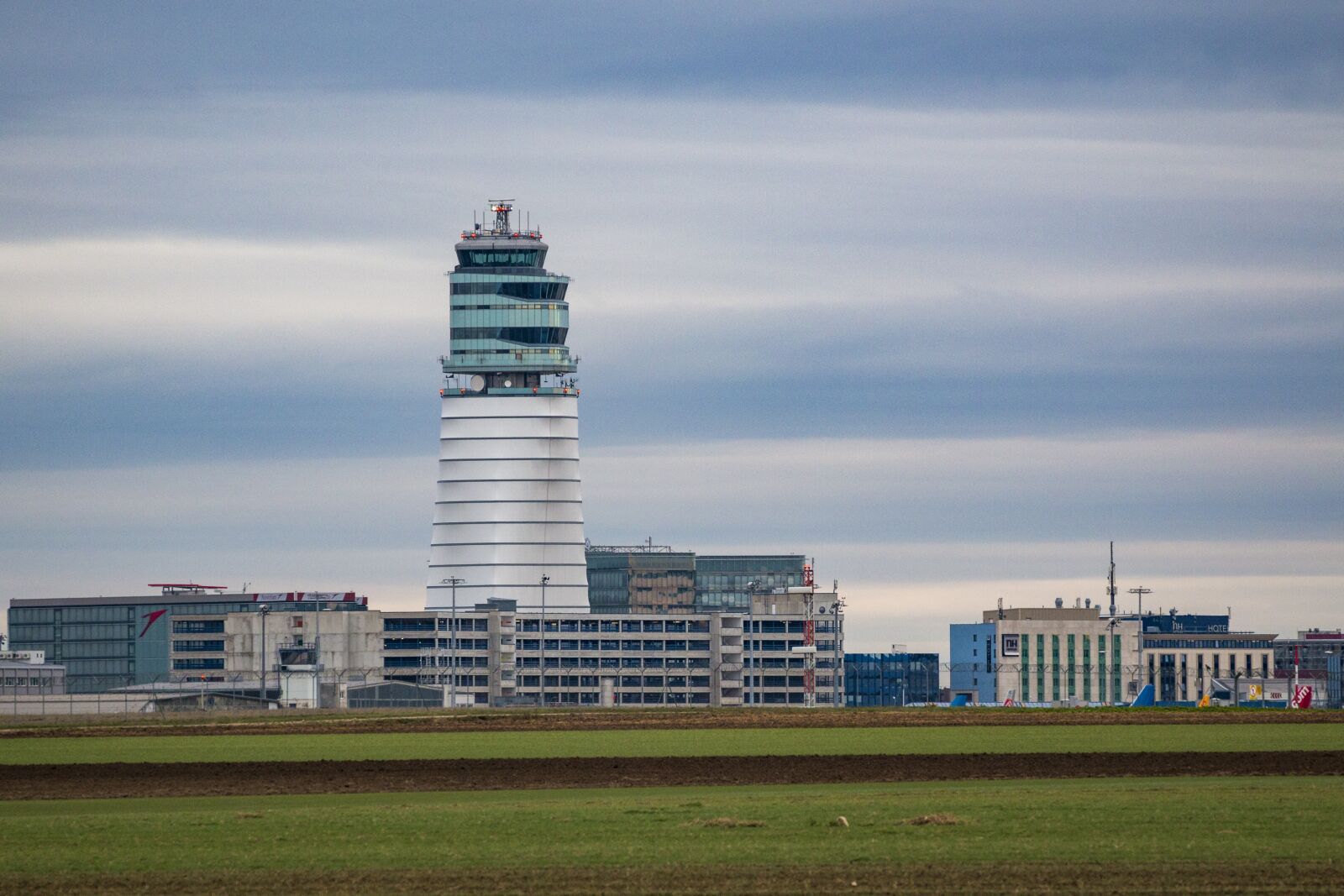 Canon EOS 70D sample photo. Airport, vienna, schwechat photography