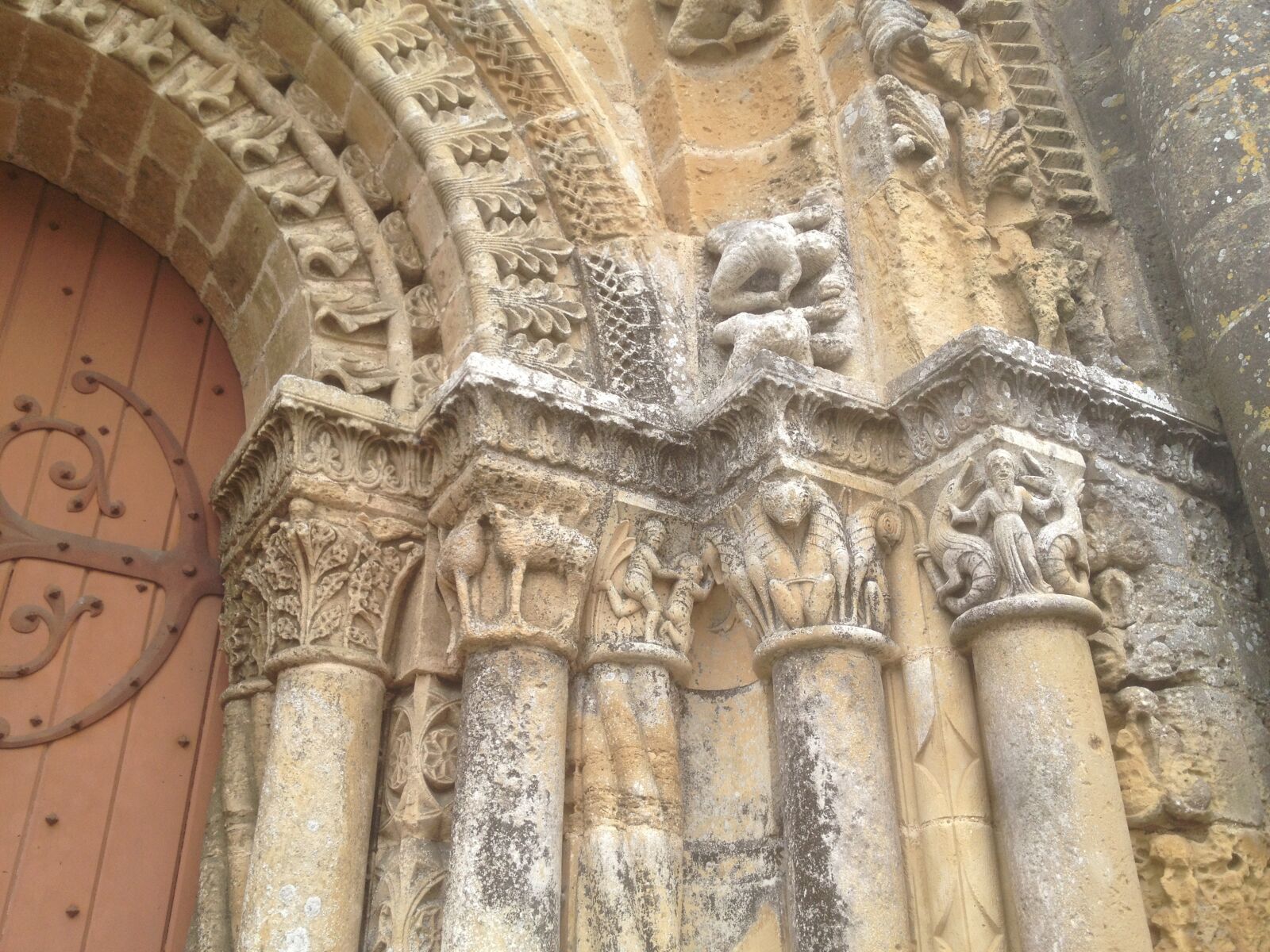 iPhone 4S back camera 4.28mm f/2.4 sample photo. Church, medieval, france photography