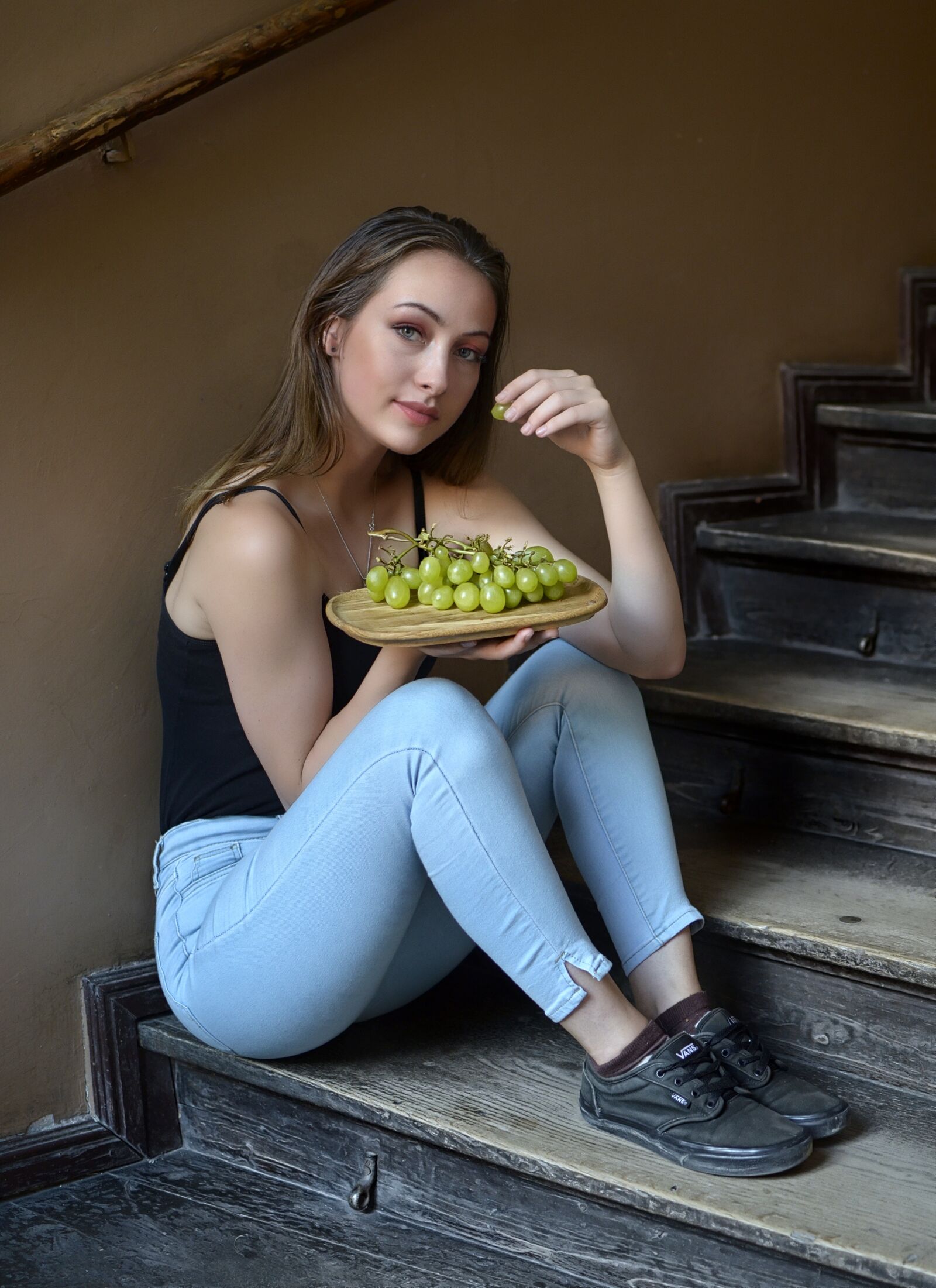 Nikon D7000 sample photo. Girl, grapes, beauty photography
