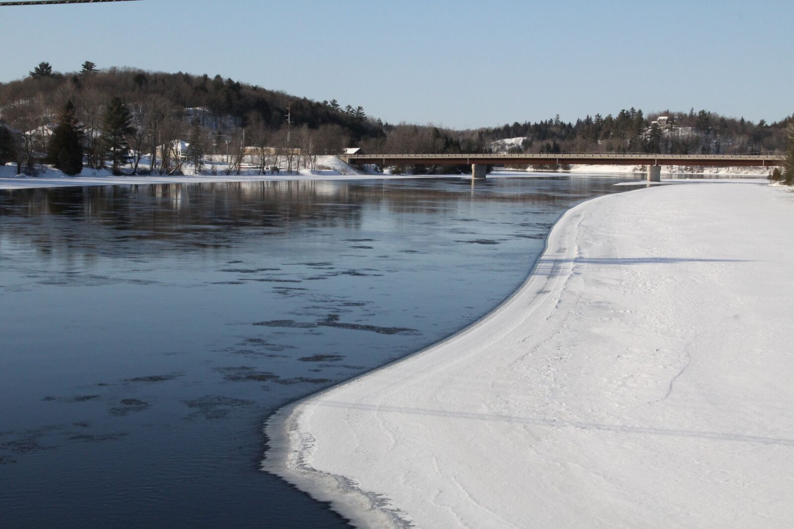 Canon EOS 550D (EOS Rebel T2i / EOS Kiss X4) sample photo. River, canada, bridge photography
