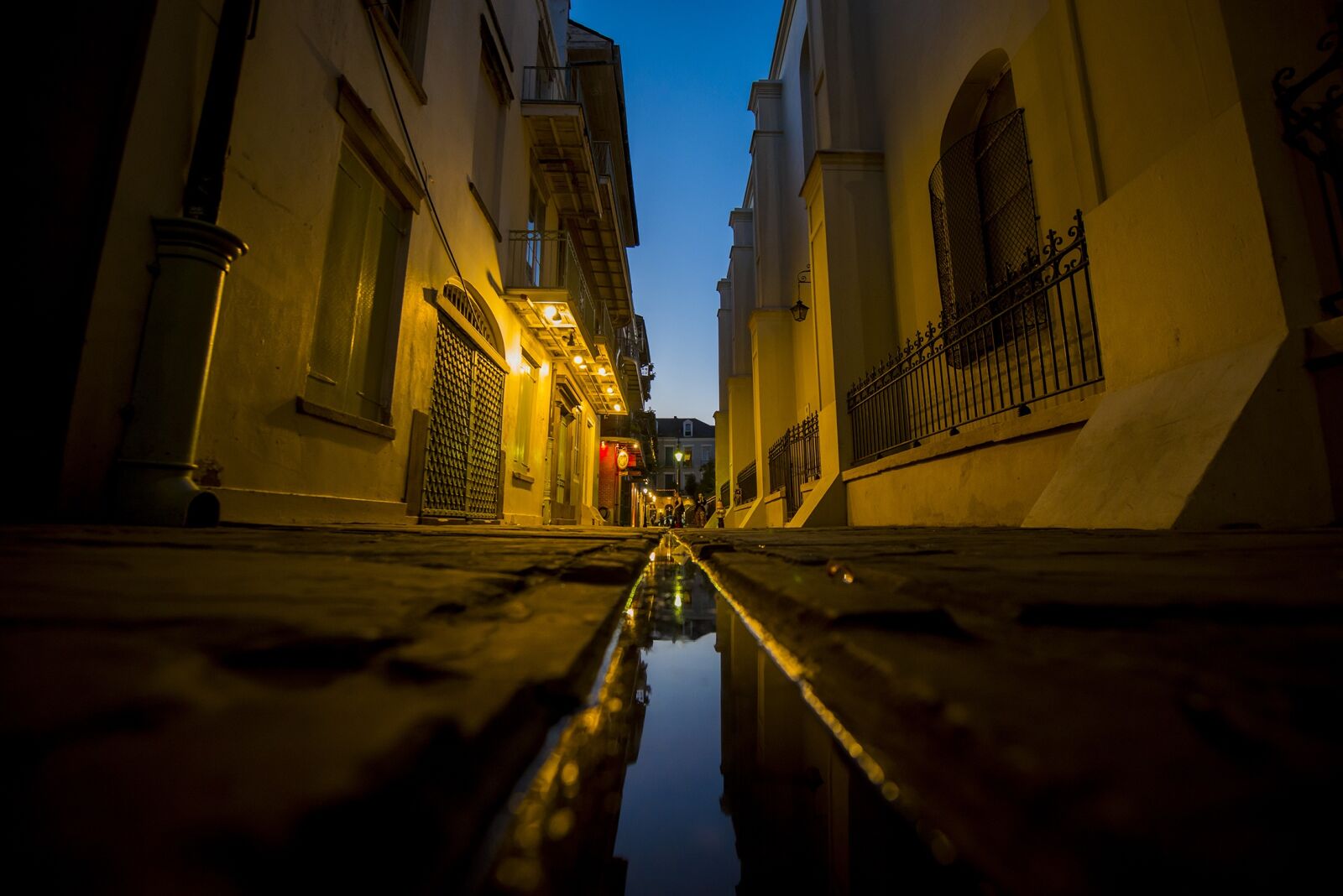 Nikon D800 sample photo. Alley, night, city photography