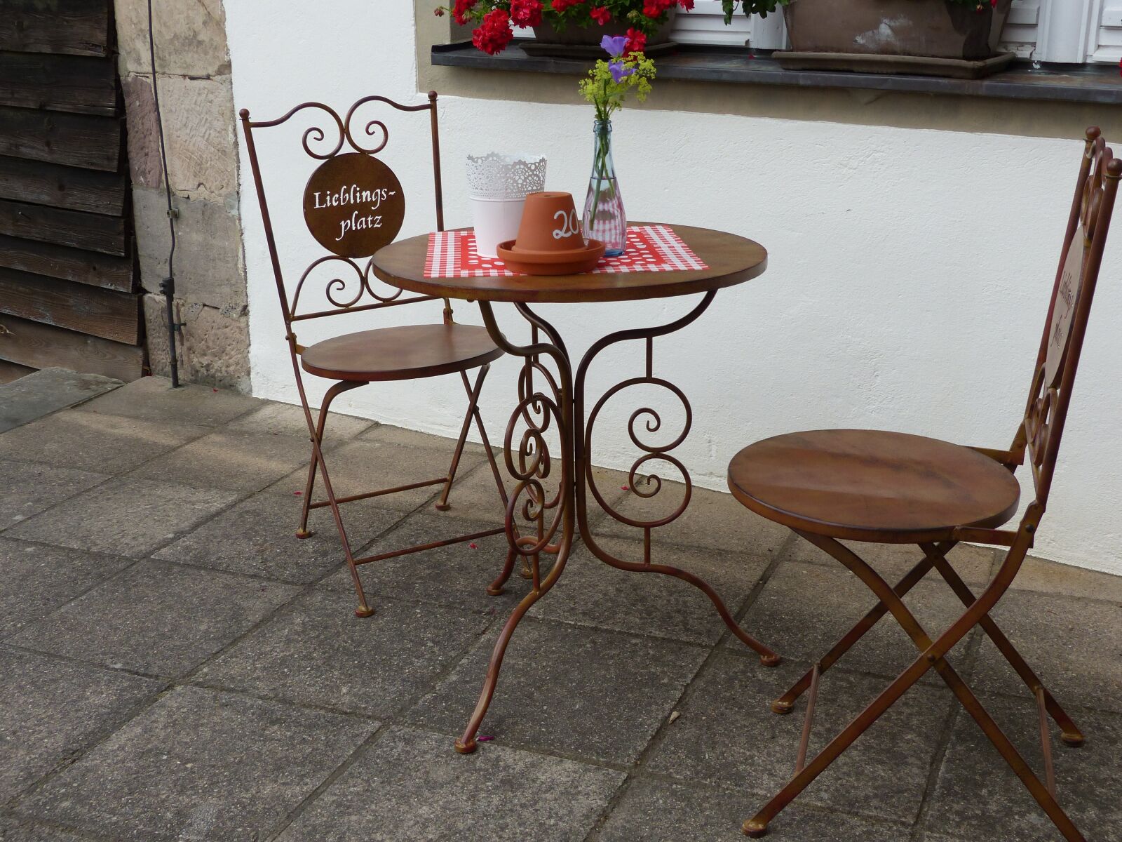 Panasonic Lumix DMC-FZ200 sample photo. Chair, metal table, upper photography