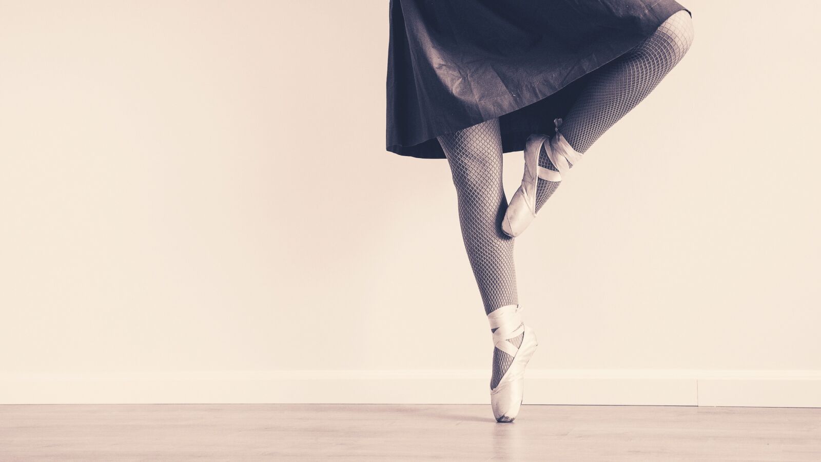 Sony Alpha a3000 + Sony E 18-55mm F3.5-5.6 OSS sample photo. Ballet, sneaker, dress photography