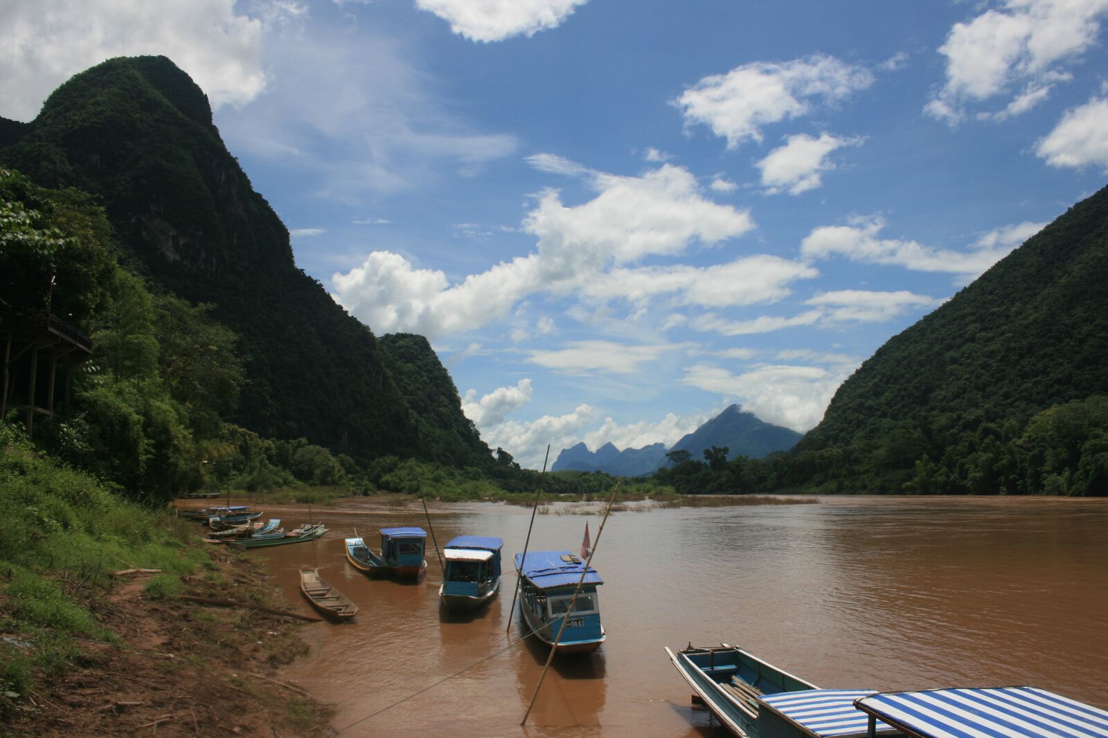 Canon EOS 400D (EOS Digital Rebel XTi / EOS Kiss Digital X) sample photo. River, laos, asia photography