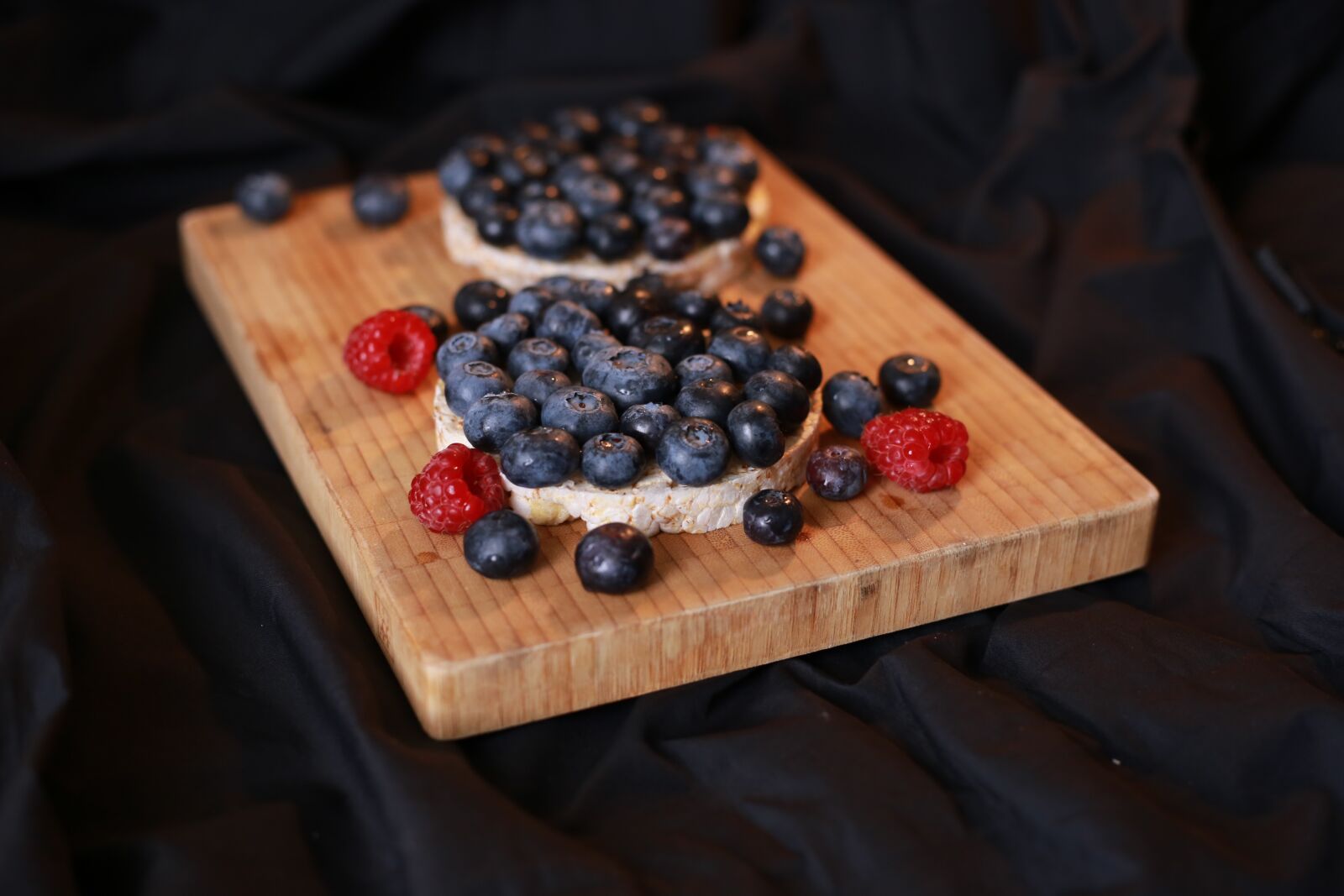 Canon EOS 6D + Canon EF 50mm F1.8 STM sample photo. Blueberries, berries, fruit photography