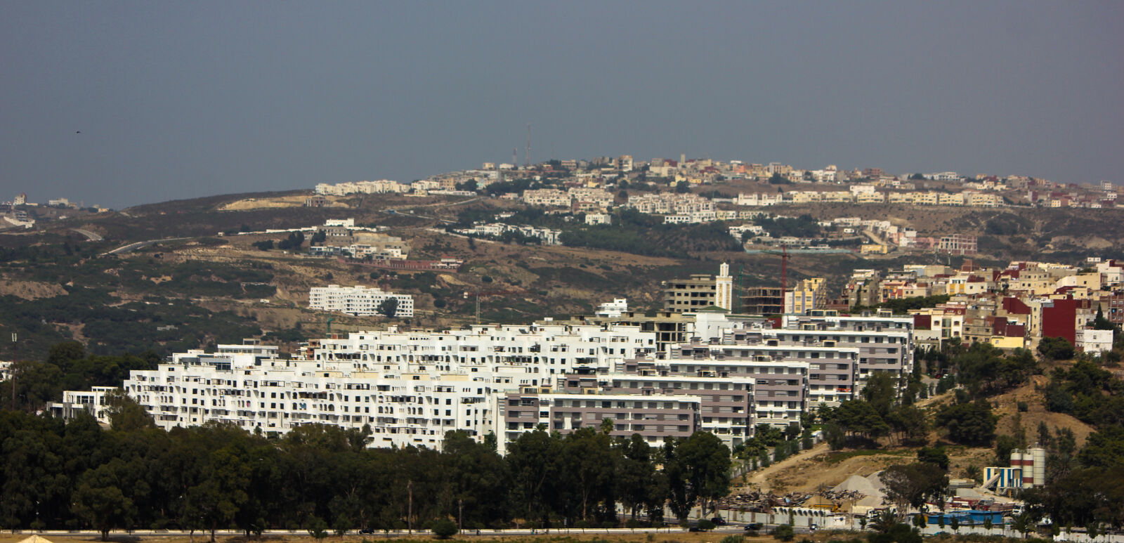 Canon EF-S 55-250mm F4-5.6 IS sample photo. Apartment, building, buildings, mosque photography