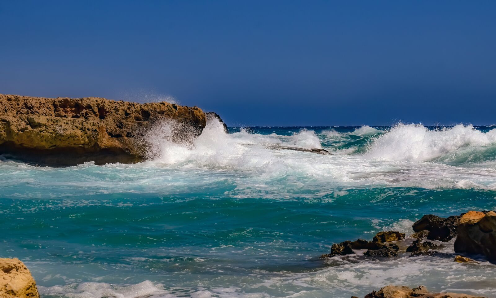 Nikon D3300 sample photo. Rocky coast, waves, smashing photography