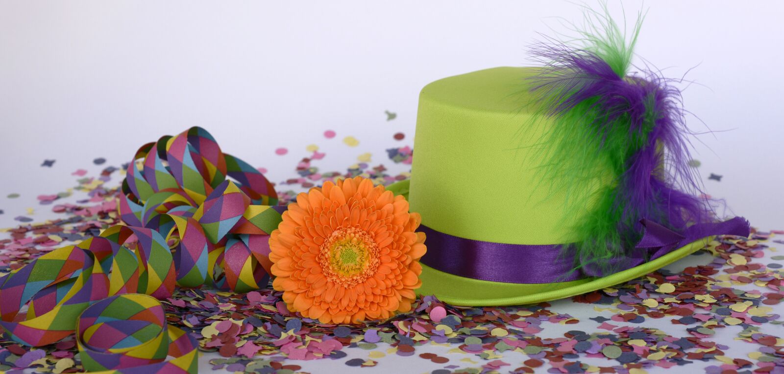 Nikon D7100 sample photo. Hat, feather, confetti photography