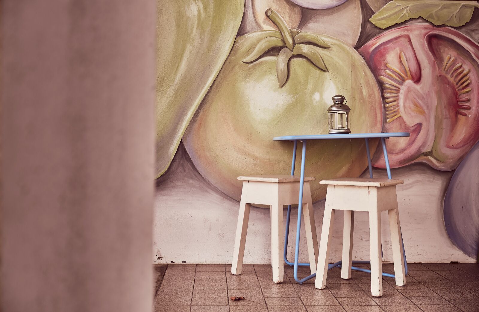 Fujifilm XF 18-55mm F2.8-4 R LM OIS sample photo. Cafe, stool, table photography