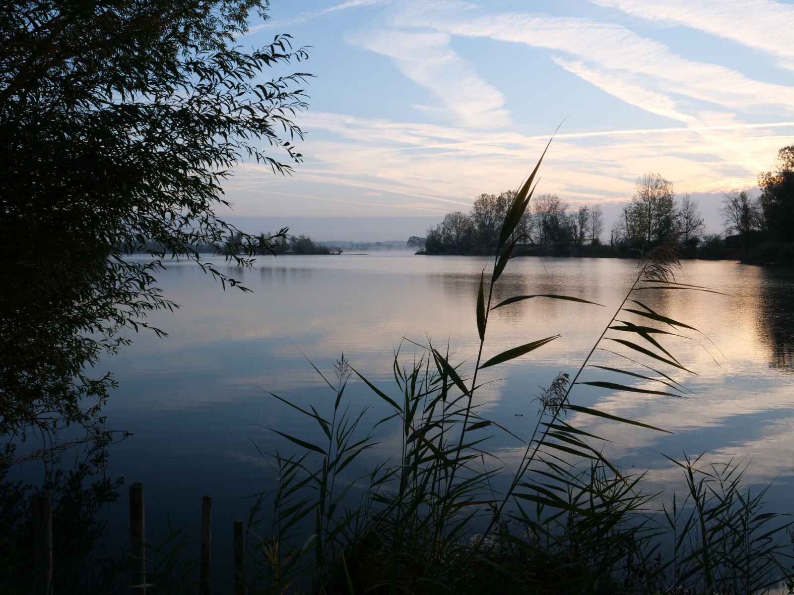 Panasonic Lumix DC-G9 sample photo. Lake, water, morning photography