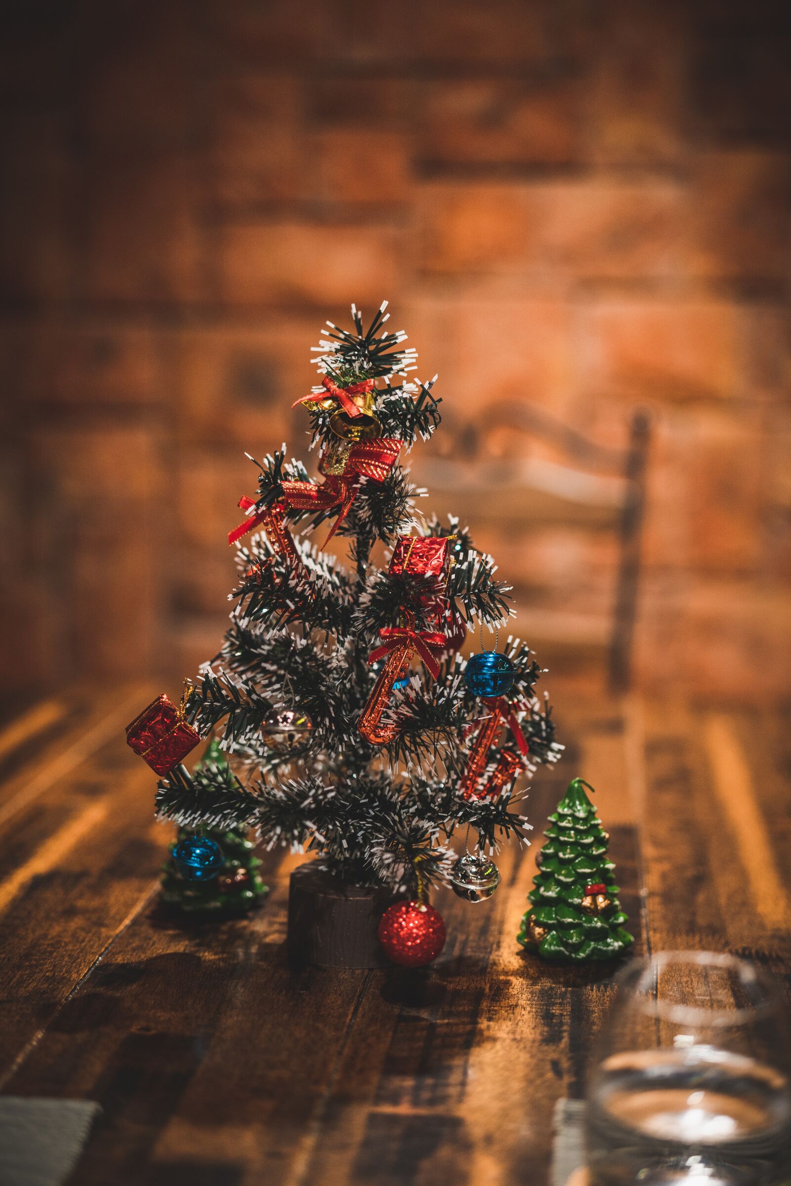 Sony a7 III + Sony Planar T* FE 50mm F1.4 ZA sample photo. Christmas, decoration, tree photography